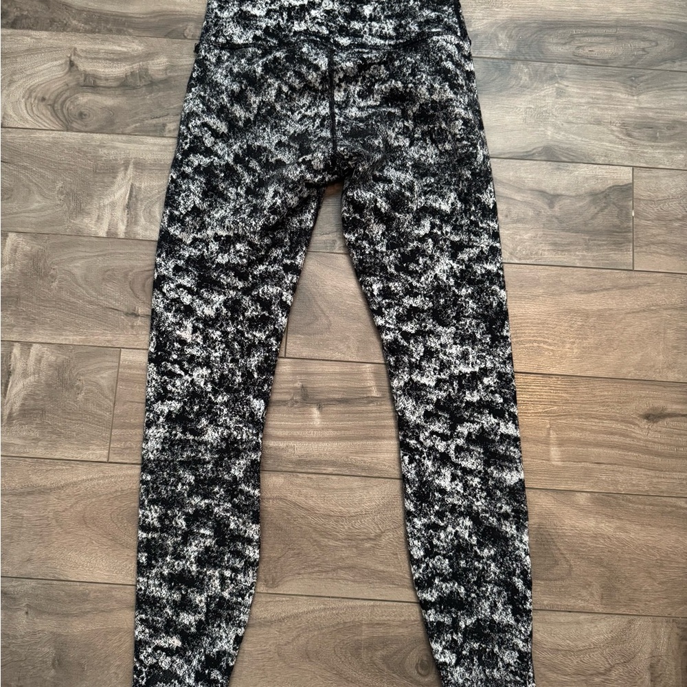 Wunder Under Black and White Patterned Leggings